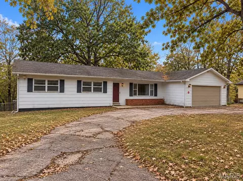 412 Sunset Dr, Waynesville, MO 65583