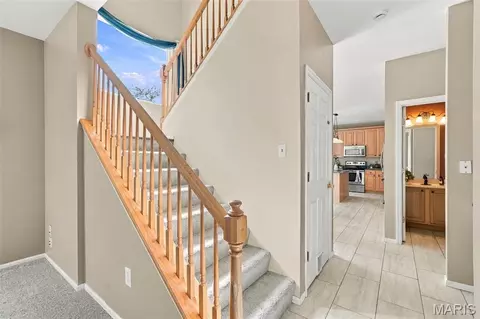 Entry Way - 552 Hickory Mnr, Arnold, MO 63010 photo 5 of 8