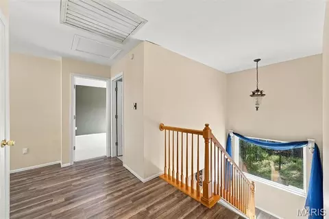 Entry Way - 552 Hickory Mnr, Arnold, MO 63010 photo 7 of 8