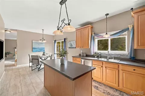 Kitchen - 552 Hickory Mnr, Arnold, MO 63010 photo 3 of 3