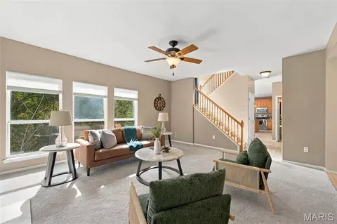 Living - 552 Hickory Mnr, Arnold, MO 63010 photo 2 of 4