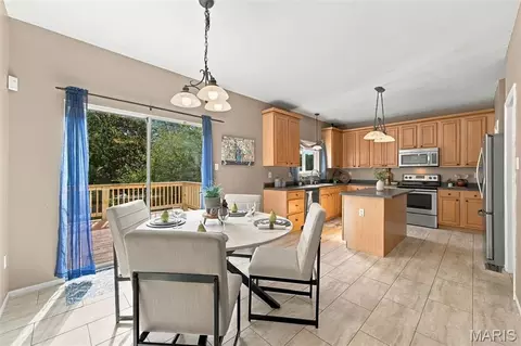 Dining - 552 Hickory Mnr, Arnold, MO 63010 photo 2 of 4