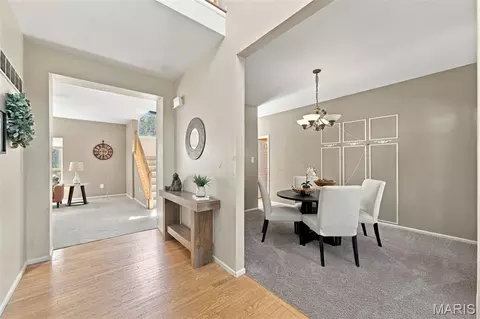Entry Way - 552 Hickory Mnr, Arnold, MO 63010 photo 4 of 8