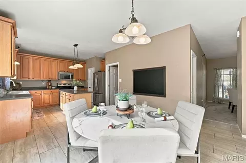 Dining - 552 Hickory Mnr, Arnold, MO 63010 photo 3 of 4