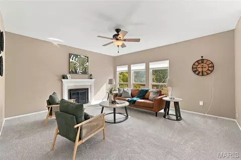 Living - 552 Hickory Mnr, Arnold, MO 63010 photo 3 of 4