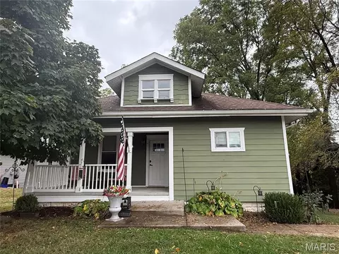 548 Glen Crossing Rd, Glen Carbon, IL 62034
