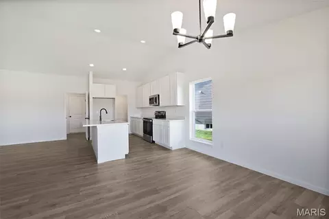 Dining - 354 Olympic Dr, Pacific, MO 63069 photo 1 of 2