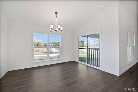 Dining - 354 Olympic Dr, Pacific, MO 63069 photo 2 of 2