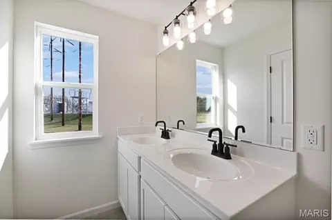 Bath - 354 Olympic Dr, Pacific, MO 63069 photo 1 of 3