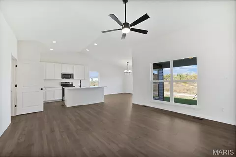 Living - 354 Olympic Dr, Pacific, MO 63069 photo 1 of 2
