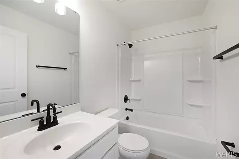 Bath - 354 Olympic Dr, Pacific, MO 63069 photo 3 of 3