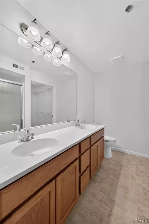 Bath - 4201 Spring Creek Ln, O'fallon, MO 63368 photo 3 of 4