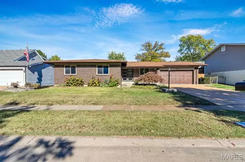 3106 Donnycave Ln, Maryland Heights, MO 63043