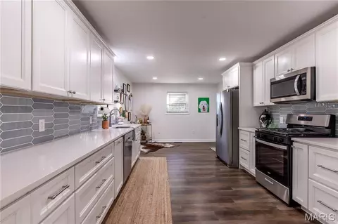 Kitchen - 302 Moore St, Dexter, MO 63841 photo 2 of 3