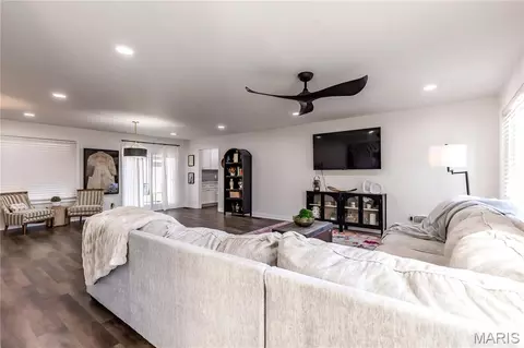 Living - 302 Moore St, Dexter, MO 63841 photo 1 of 4