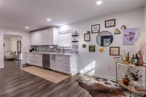 Entry Way - 302 Moore St, Dexter, MO 63841 photo 2 of 5