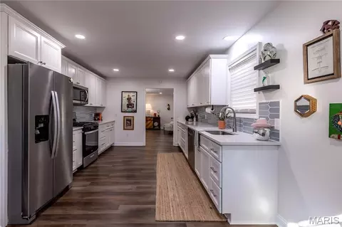Kitchen - 302 Moore St, Dexter, MO 63841 photo 3 of 3