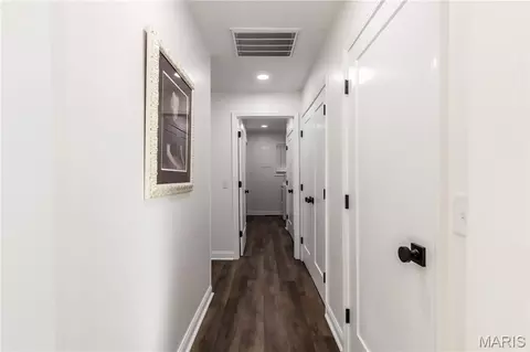 Entry Way - 302 Moore St, Dexter, MO 63841 photo 3 of 5