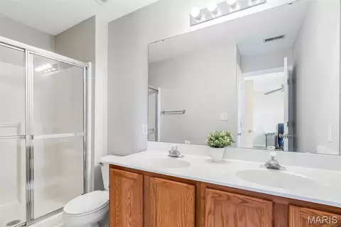 Bath - 668 Homerun Dr, O'fallon, MO 63366 photo 2 of 2