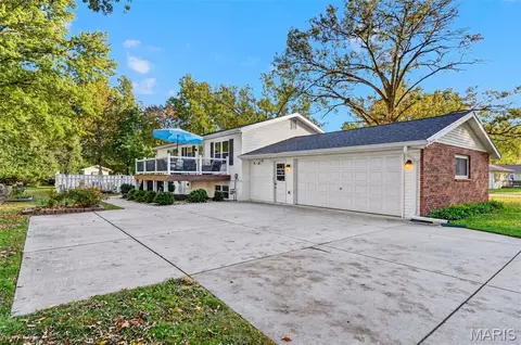 Exterior - 219 Brookside Ln, Ballwin, MO 63021 photo 6 of 12