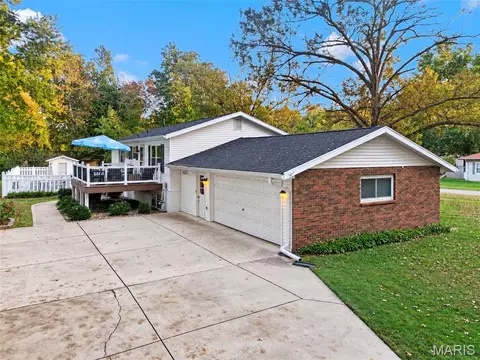 Exterior - 219 Brookside Ln, Ballwin, MO 63021 photo 2 of 12