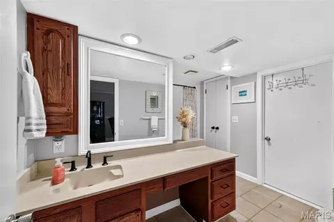 Bath - 219 Brookside Ln, Ballwin, MO 63021 photo 3 of 3