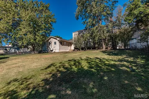 Exterior - 434 Paula Vale Ct, Ballwin, MO 63021 photo 6 of 9
