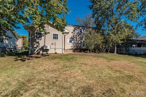 Exterior - 434 Paula Vale Ct, Ballwin, MO 63021 photo 4 of 9