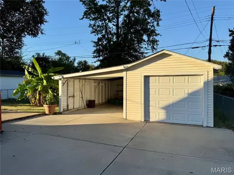 Exterior - 9633 Echo Ln, Overland, MO 63114 photo 4 of 6