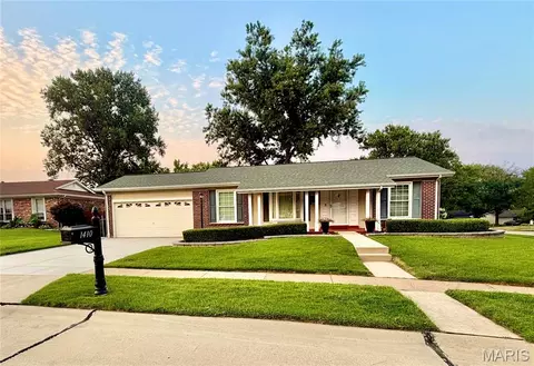 1410 Burnside Ct, Florissant, MO 63031
