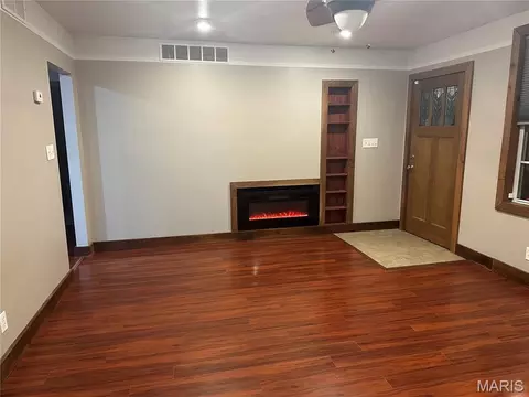 Living - 209 E Second St, Sparta, IL 62286 photo 2 of 7