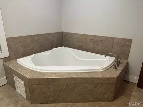 Bath - 209 E Second St, Sparta, IL 62286 photo 2 of 5