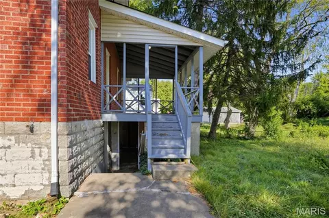 Exterior - 300 S Clark Ave, Ferguson, MO 63135 photo 2 of 5
