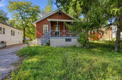 Exterior - 300 S Clark Ave, Ferguson, MO 63135 photo 4 of 5