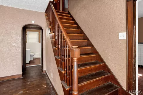 Entry Way - 300 S Clark Ave, Ferguson, MO 63135 photo 1 of 2
