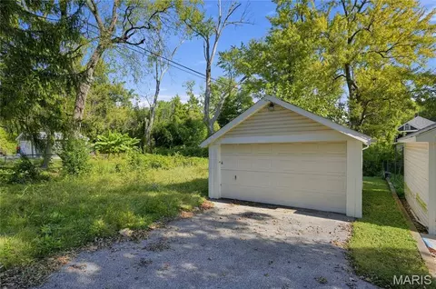 Exterior - 300 S Clark Ave, Ferguson, MO 63135 photo 5 of 5