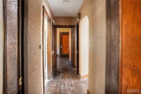 Entry Way - 300 S Clark Ave, Ferguson, MO 63135 photo 2 of 2