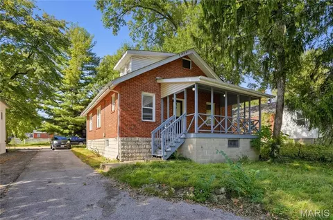 Exterior - 300 S Clark Ave, Ferguson, MO 63135 photo 3 of 5