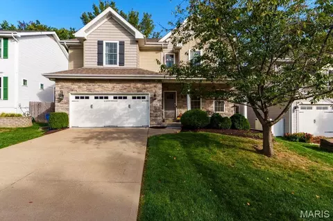 926 Twin Pine Dr, Des Peres, MO 63131
