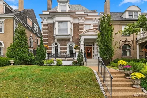 5291 Westminster Pl, Saint Louis, MO 63108