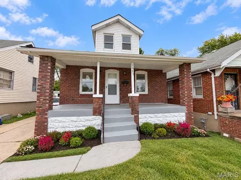 7025 Woodrow Ave, Normandy, MO 63121