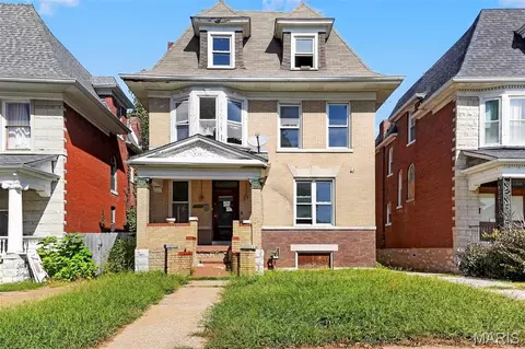 5639 Bartmer Ave, Saint Louis, MO 63112