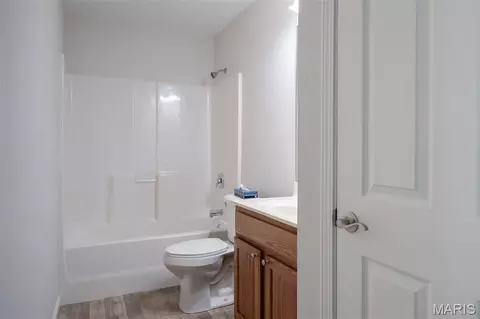 Bath - 1025 Hawk Ridge Dr, Union, MO 63084 photo 2 of 2