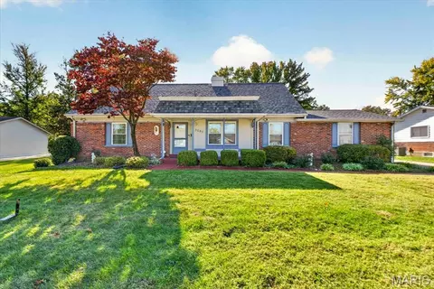 3650 Birchbark Dr, Florissant, MO 63033