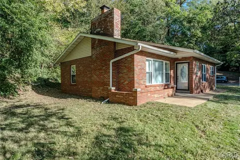 308 S Bluff Rd, Collinsville, IL 62234 | MLS# 26067869 | 48 Photos - Movoto