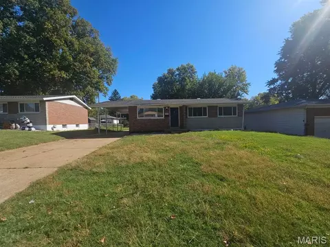 7016 Marlac Dr, Hazelwood, MO 63042