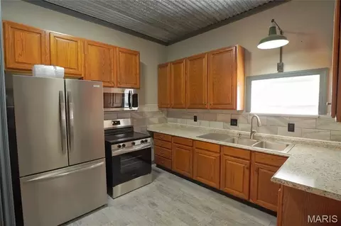 Kitchen - 1530 Stolpe Rd, Hermann, MO 65041 photo 2 of 4
