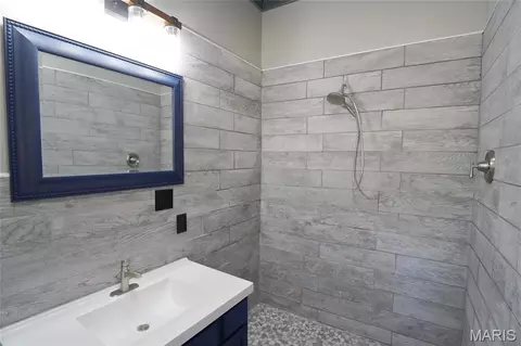 Bath - 1530 Stolpe Rd, Hermann, MO 65041 photo 2 of 2