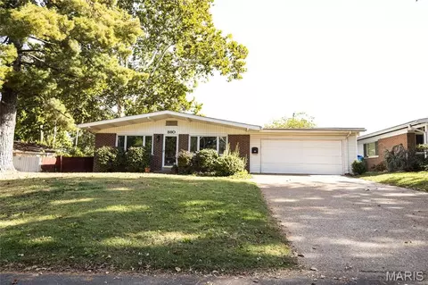 880 Preakness Ln, Florissant, MO 63033