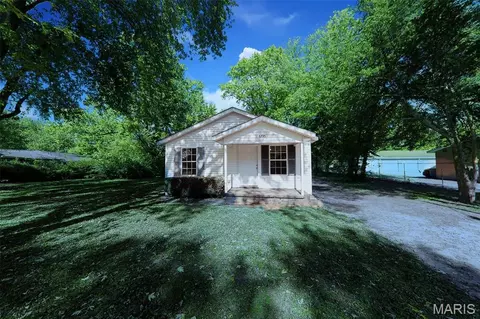 8735 Botanical Ave, Caseyville, IL 62232